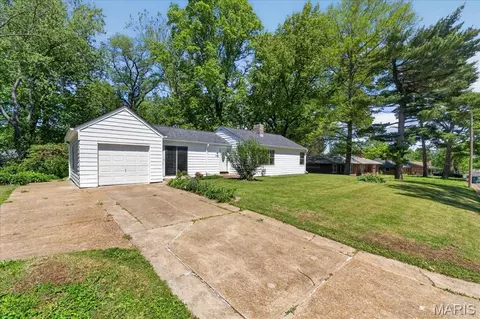 8819 May Ave, Jennings, MO 63136