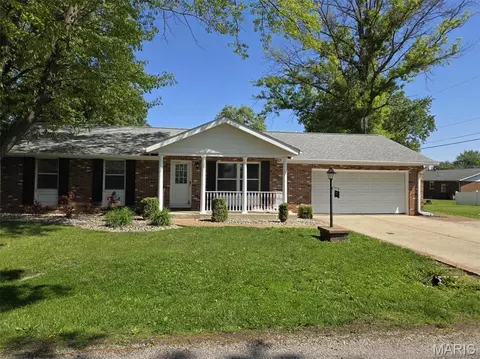 301 Redwood Dr, Aviston, IL 62216
