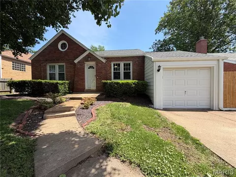 8042 Mackenzie Rd, Affton, MO 63123