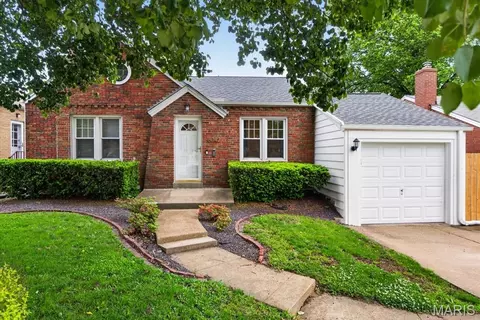 8042 Mackenzie Rd, Affton, MO 63123