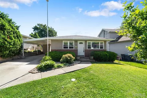 7932 Kingwood St, Affton, MO 63123