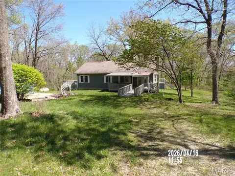 54 Central Hill Rd, Eldon, MO 65026