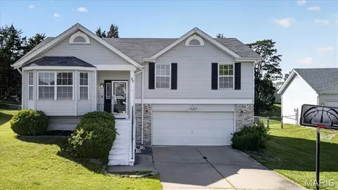37 Jacqueline Cir, O'fallon, MO 63368