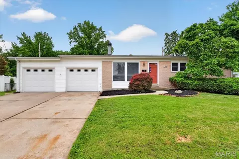 14 Olvera Cir, Florissant, MO 63031