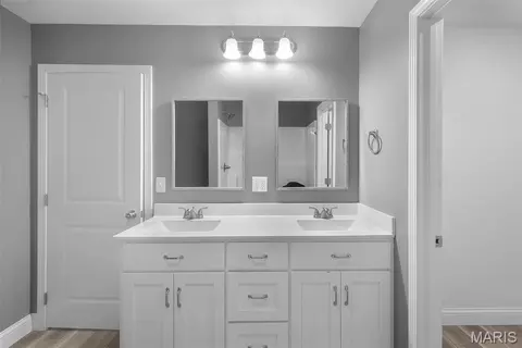 Bath - 400 E Deerwood Dr, Jackson, MO 63755 photo 2 of 2