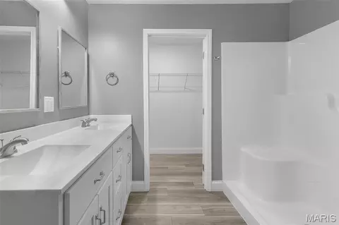 Bath - 400 E Deerwood Dr, Jackson, MO 63755 photo 1 of 2