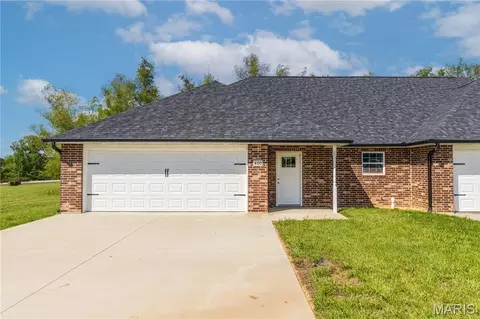 400 E Deerwood Dr, Jackson, MO 63755
