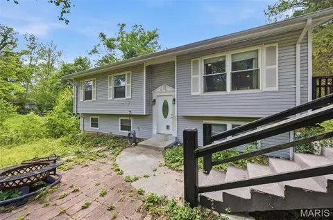 15565 Old Jamestown Rd, Florissant, MO 63034