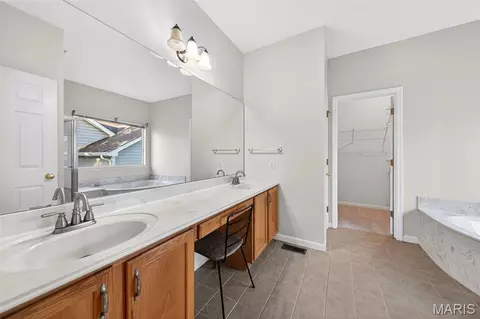 Bath - 23 Bridgeway Ct, O'fallon, MO 63368 photo 1 of 3