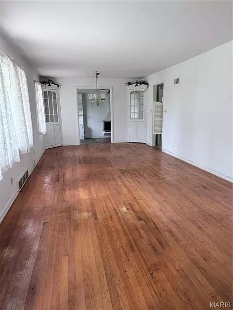 Living - 6 Elm Tree Terrace Ter, Mexico, MO 65265 photo 1 of 2