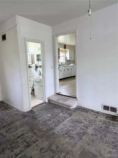 Entry Way - 6 Elm Tree Terrace Ter, Mexico, MO 65265 photo 1 of 2