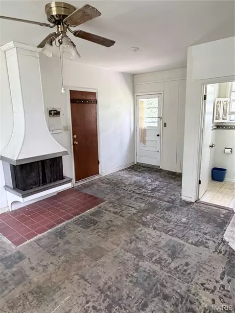 Living - 6 Elm Tree Terrace Ter, Mexico, MO 65265 photo 2 of 2