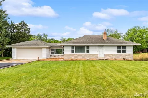 3951 Highland Rd, Fairview Heights, IL 62208