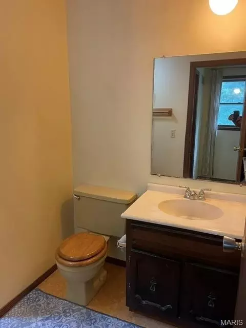 Bath - 89 Zips Rd, Hawk Point, MO 63349 photo 3 of 3