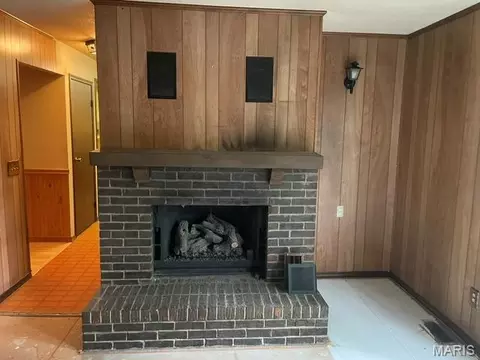 Living - 89 Zips Rd, Hawk Point, MO 63349 photo 2 of 3