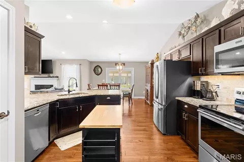Kitchen - 660 Willowbrook Way, O'fallon, IL 62269 photo 3 of 5
