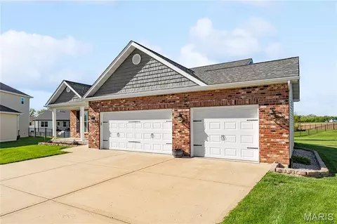 Exterior - 660 Willowbrook Way, O'fallon, IL 62269 photo 7 of 8