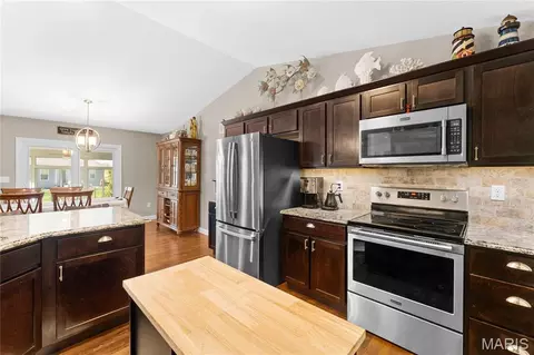 Kitchen - 660 Willowbrook Way, O'fallon, IL 62269 photo 5 of 5