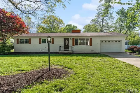 16 N 10th St, New Baden, IL 62265