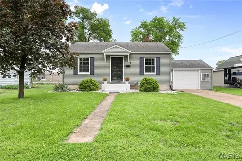 513 Victory Dr, Collinsville, IL 62234