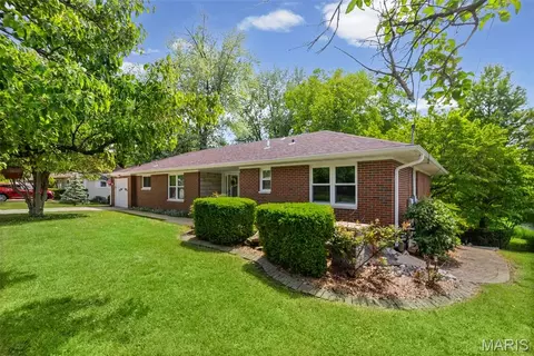 21 Lou Juan Dr, Glen Carbon, IL 62034
