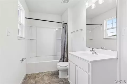 Bath - 3182 White Pine Dr, Imperial, MO 63052 photo 2 of 2