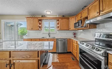 Kitchen - 105 Heather Ct, Saint Robert, MO 65584 photo 2 of 3