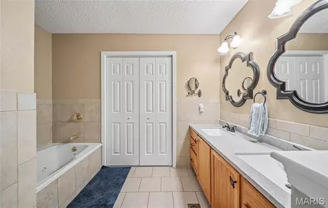 Bath - 105 Heather Ct, Saint Robert, MO 65584 photo 2 of 3
