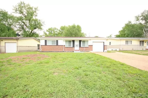 10215 Monarch Dr, Saint Louis, MO 63136