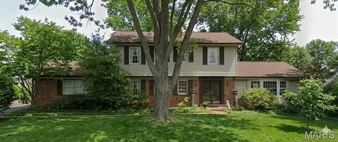 318 Bellerive Dr, Ballwin, MO 63011