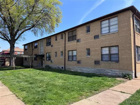 3508 Watson Rd, Saint Louis, MO 63139
