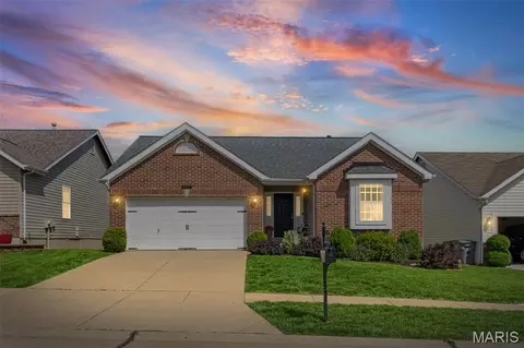 325 Briarchase Cir, Lake Saint Louis, MO 63367