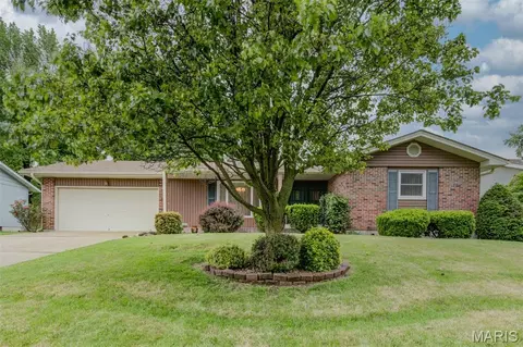 1109 Wedgewood Dr, Saint Charles, MO 63303