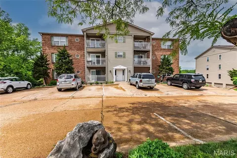 650 S Old Highway 141 #F, Fenton, MO 63026