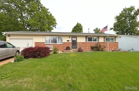 1370 Harkee Dr, Florissant, MO 63031
