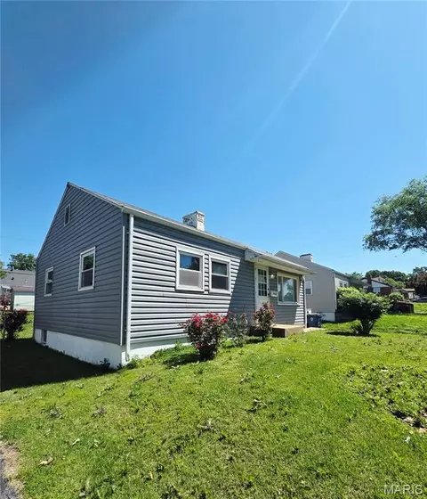 9503 Ridge Ave, Overland, MO 63114