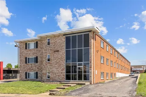 2140 Hampton Ave, Saint Louis, MO 63139