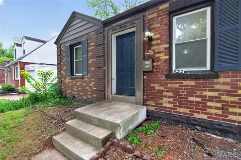 321 Henquin Dr, Saint Louis, MO 63135
