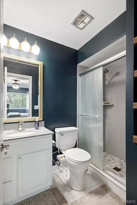 Bath - 814 Phaeton Dr, Manchester, MO 63021 photo 2 of 4