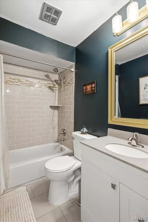 Bath - 814 Phaeton Dr, Manchester, MO 63021 photo 4 of 4
