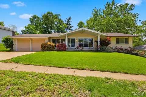 814 Phaeton Dr, Manchester, MO 63021
