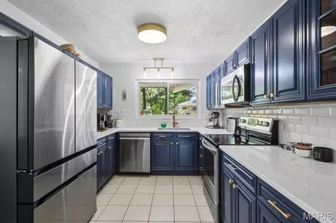 Kitchen - 814 Phaeton Dr, Manchester, MO 63021 photo 4 of 4