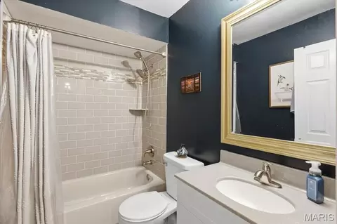 Bath - 814 Phaeton Dr, Manchester, MO 63021 photo 3 of 4