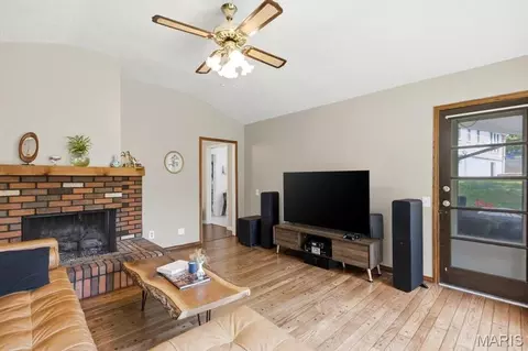 Living - 814 Phaeton Dr, Manchester, MO 63021 photo 1 of 3