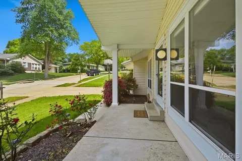 Exterior - 814 Phaeton Dr, Manchester, MO 63021 photo 4 of 16
