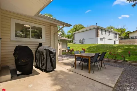 Exterior - 814 Phaeton Dr, Manchester, MO 63021 photo 10 of 16