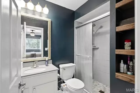Bath - 814 Phaeton Dr, Manchester, MO 63021 photo 1 of 4
