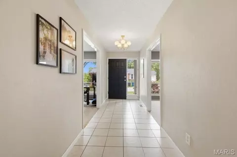 Entry Way - 814 Phaeton Dr, Manchester, MO 63021 photo 1 of 2