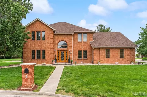4 Red Cedar Ct, Belleville, IL 62220