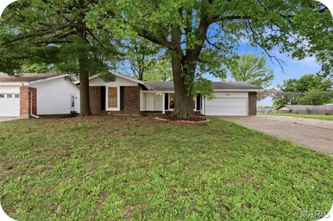 11795 Old Halls Ferry Rd, Florissant, MO 63033